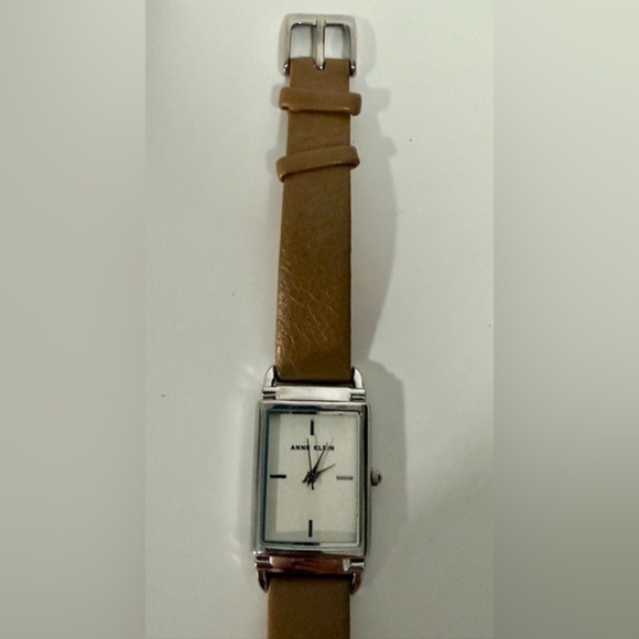 Anne Klein‎ Ladies Rectangular 21mm x 24mm Leather Dress Watch Needs New Battery - Picture 2 of 10